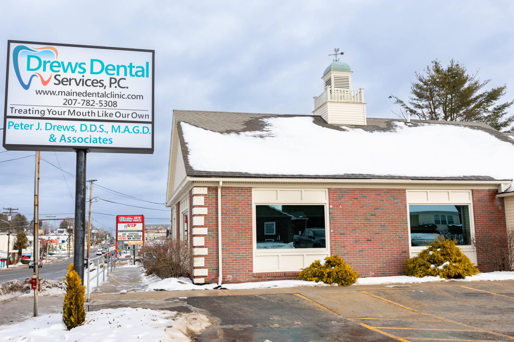 Drews Dental Services Building and Sign in Lewiston