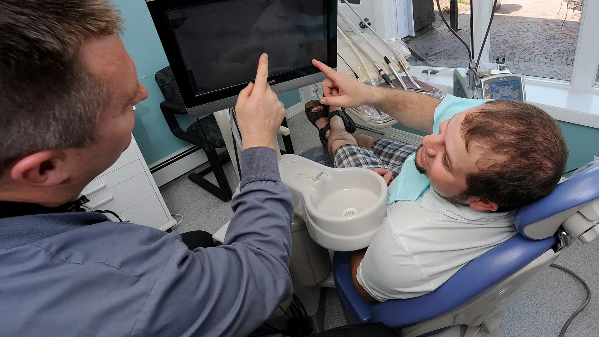 Dr. Drews talking about a digital dental scan with a patient